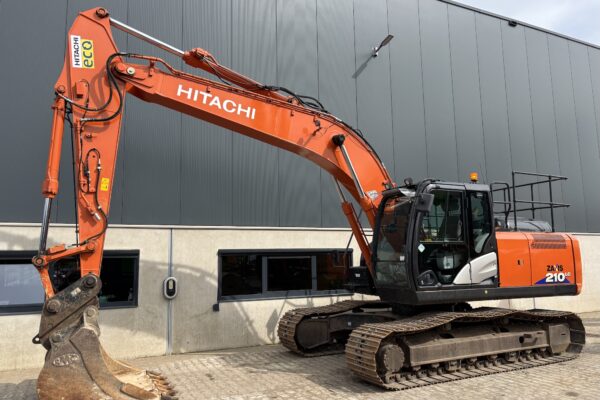 1 Hitachi ZX210LC-6