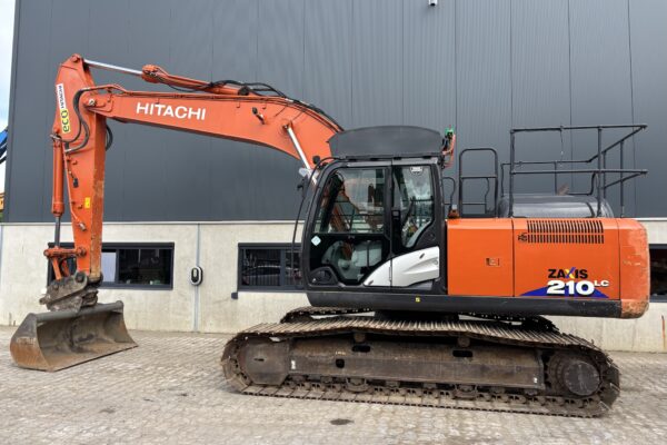 2 Hitachi ZX210LC-6