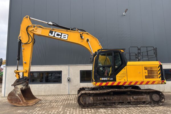 2 JCB 220X