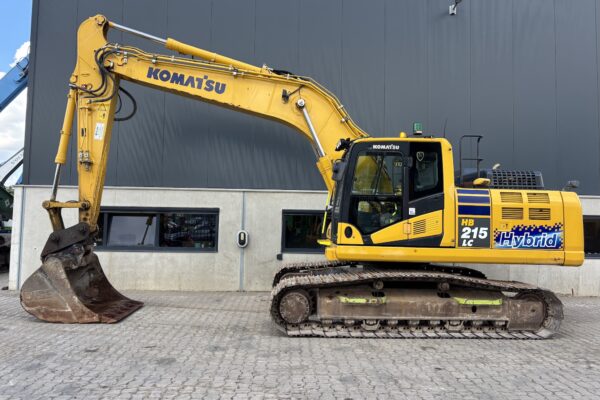 2 Komatsu HB215LC-3