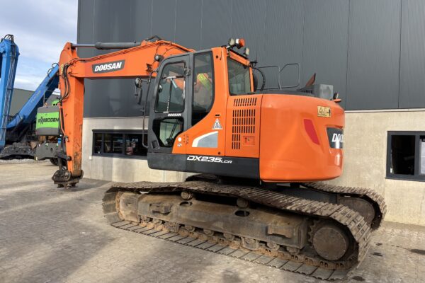 3 Doosan DX235LCR-5