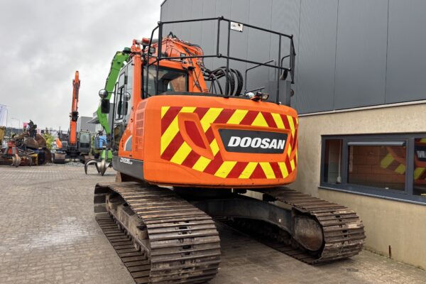4 Doosan DX235LCR-5