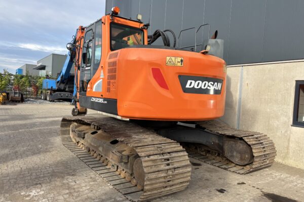 4 Doosan DX235LCR-5