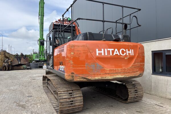 4 Hitachi ZX210LC-6
