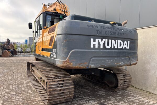 4 Hyundai HX220L