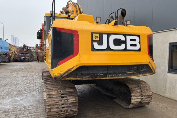 4 JCB 220X