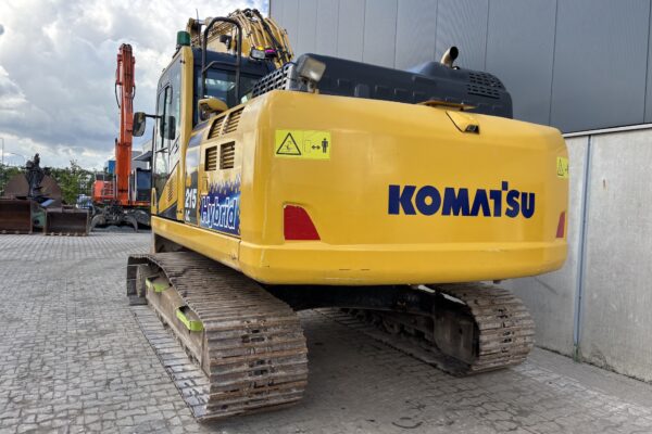 4 Komatsu HB215LC-3