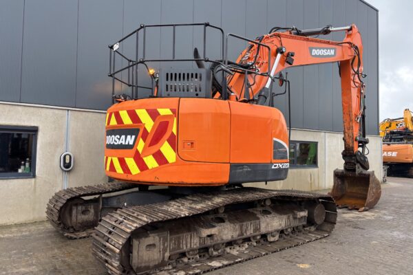 5 Doosan DX235LCR-5