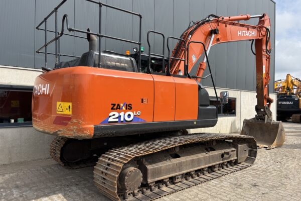 5 Hitachi ZX210LC-6