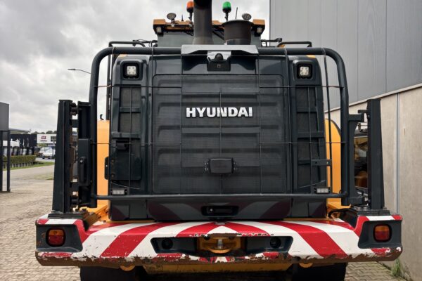 5 Hyundai HL970