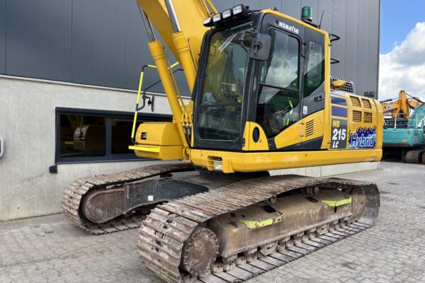 5 Komatsu HB215LC-3