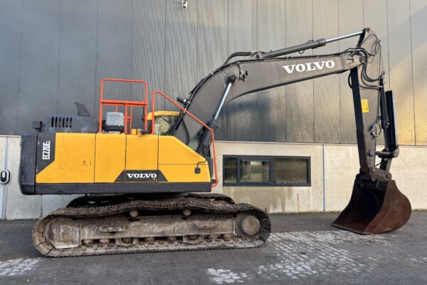 5 Volvo EC220EL