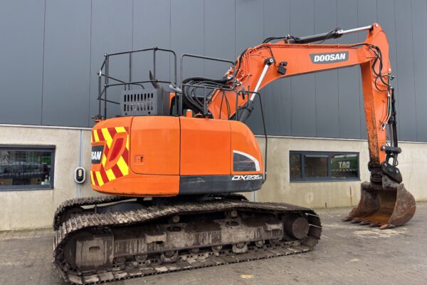 6 Doosan DX235LCR-5