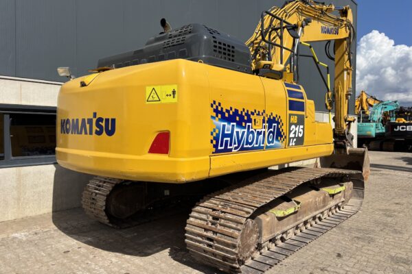 7 Komatsu HB215LC-3
