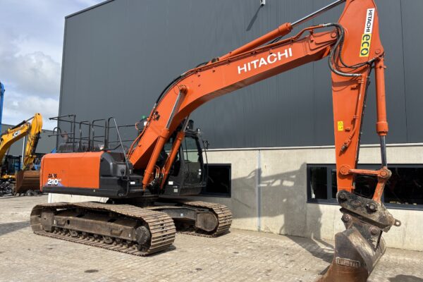 8 Hitachi ZX210LC-6