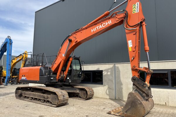 8 Hitachi ZX210LC-6