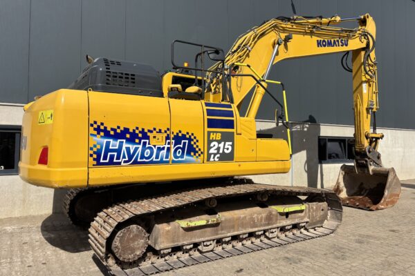 8 Komatsu HB215LC-3