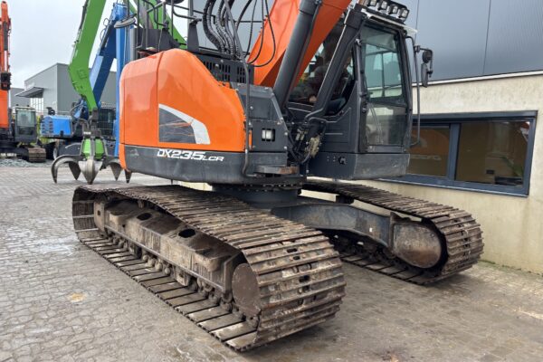 9 Doosan DX235LCR-5