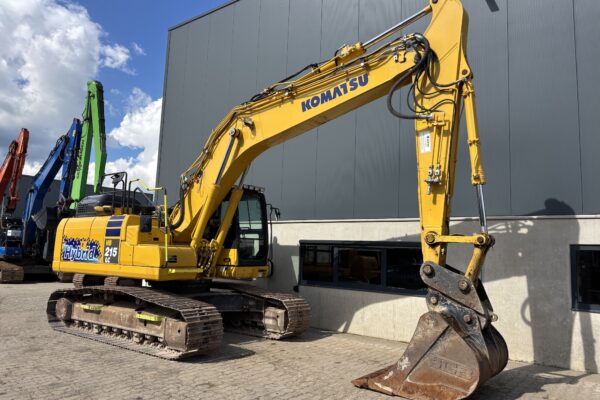 9.1 Komatsu HB215LC-3