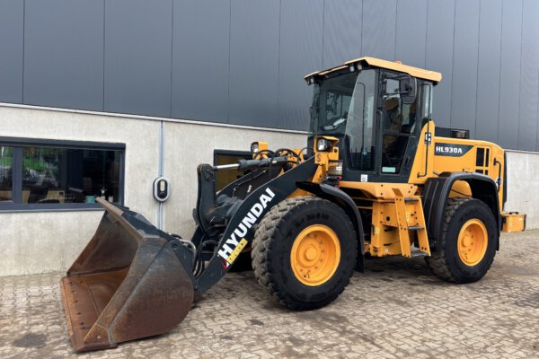 1 Hyundai HL930A