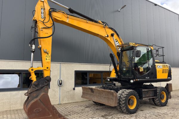 1 JCB JS160W