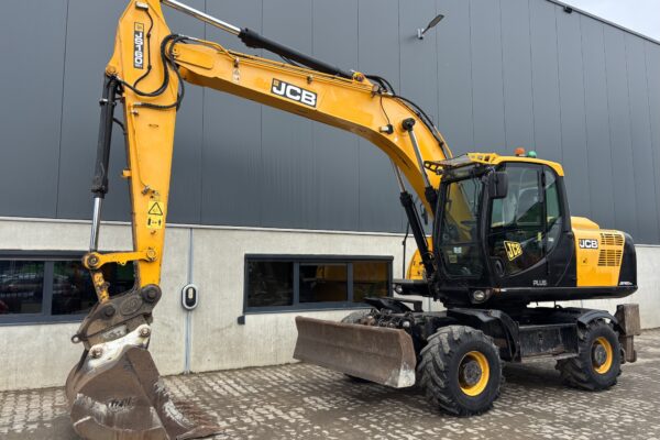 1 JCB JS160W