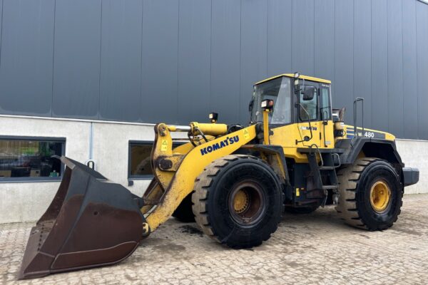 1 Komatsu WA480-5H