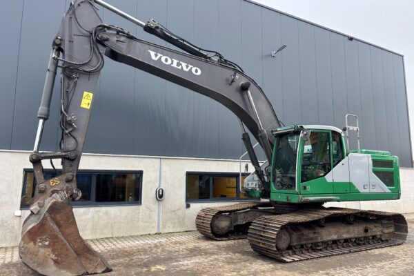 1 Volvo EC300EL