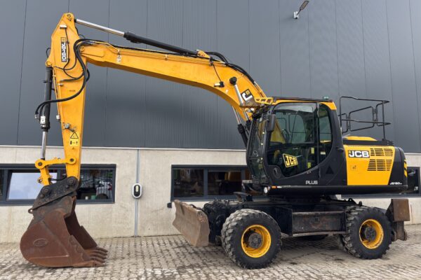 2 JCB JS160W