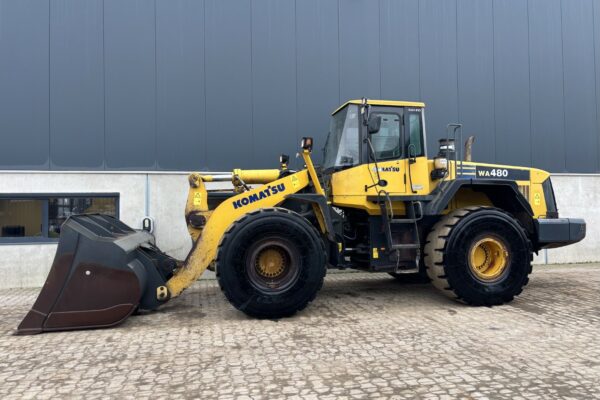 2 Komatsu WA480-5H