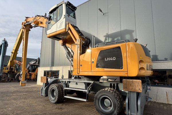 2 Liebherr LH40 Port