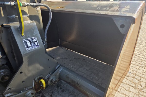 247590 Clamshell (5)