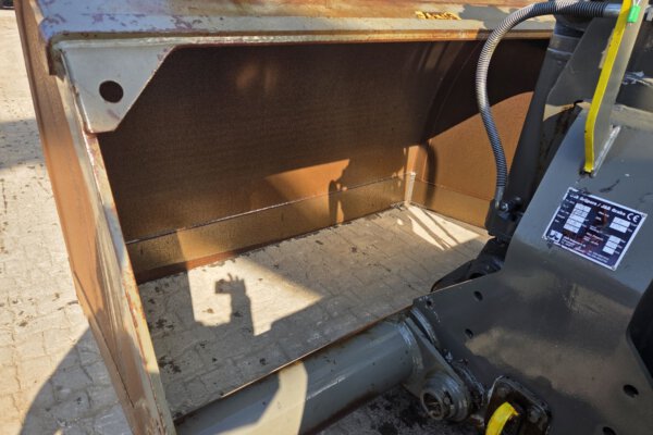 247590 Clamshell (6)