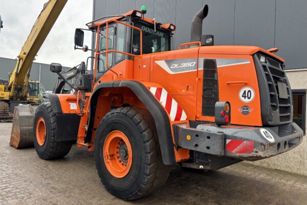 3 Doosan DL350-5
