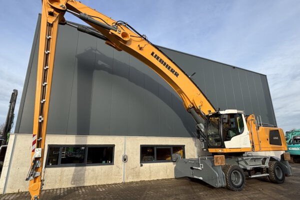 3 Liebherr LH40 Port