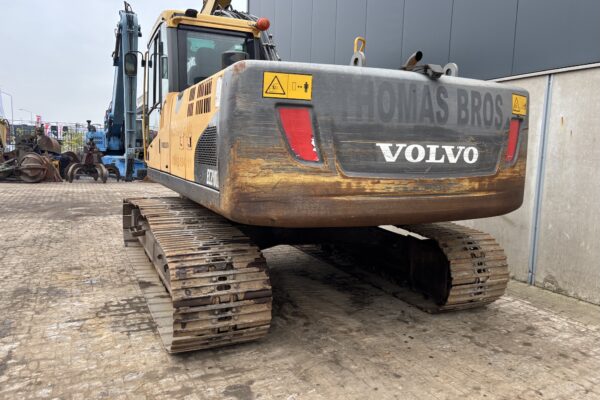 3 Volvo EC210CL