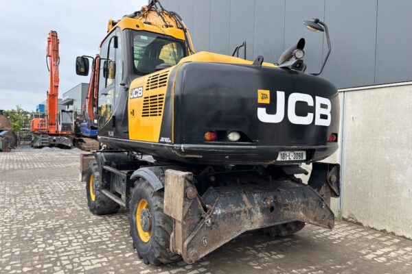 4 JCB JS160W