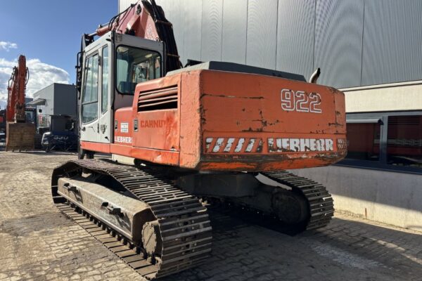 4 Liebherr R922