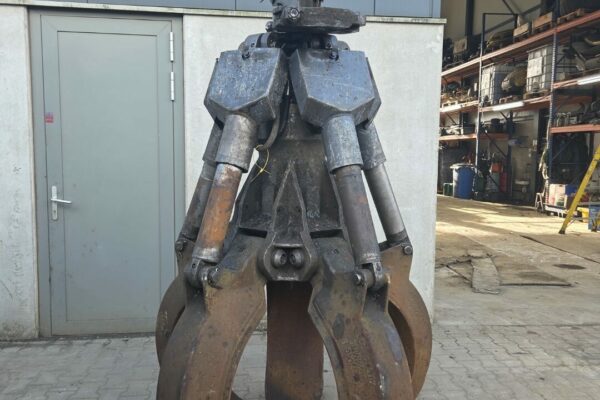 4827 Fuchs HDMS 600ltr (2)