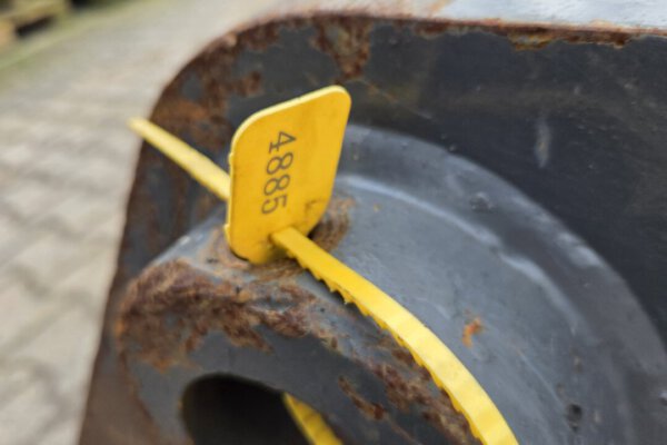 4885 quickcoupler volvo 220 (1)