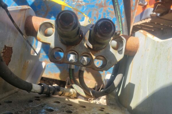 4903 S60 Oilquick (8)