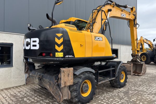 5 JCB JS160W