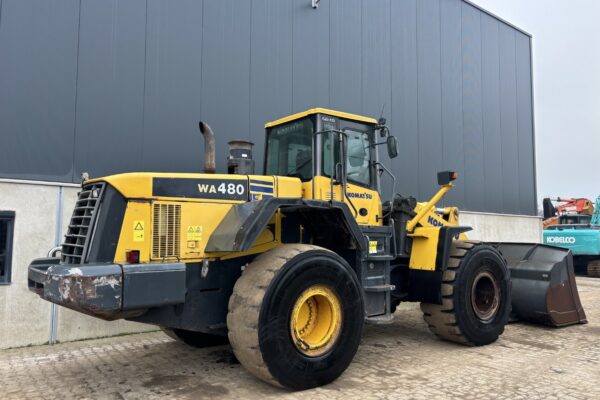 5 Komatsu WA480-5H