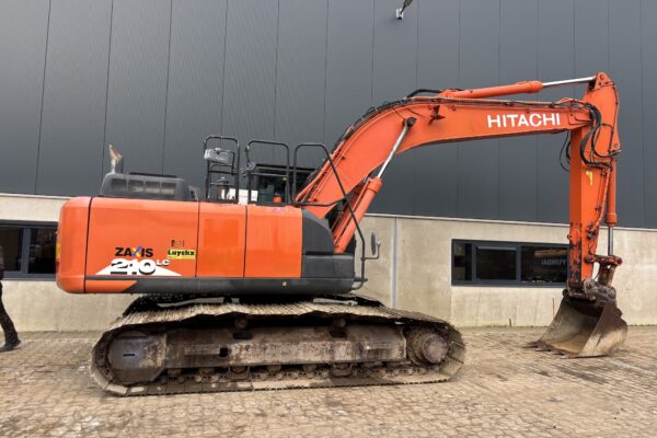 6 Hitachi ZX210LC-6