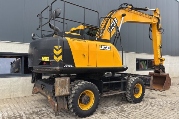6 JCB JS160W