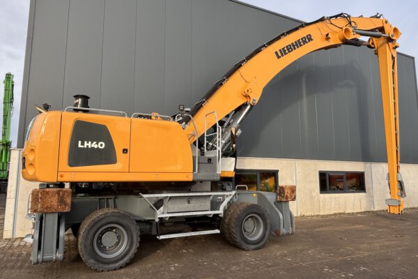 6 Liebherr LH40 Port