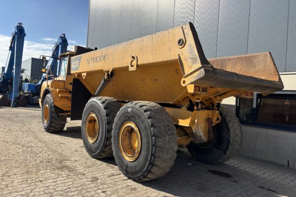 6 Volvo A25D
