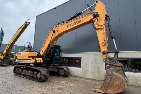 7 Hyundai HX300L