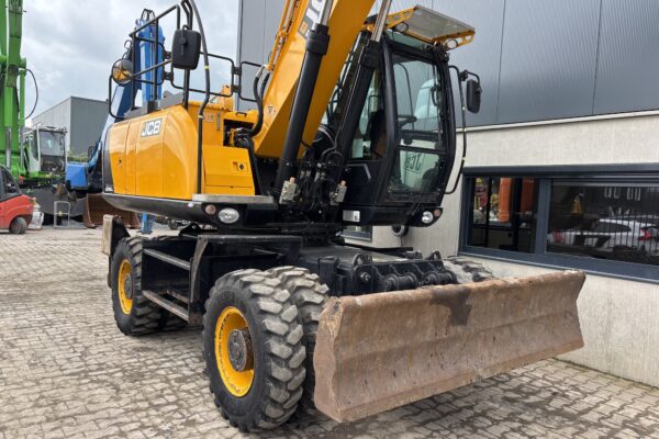 9.1 JCB JS160W