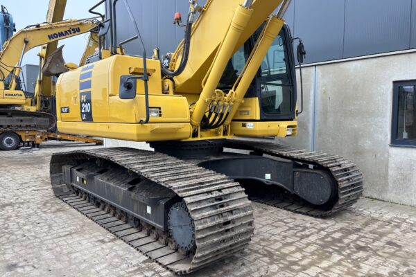 9.1 Komatsu PC210LC-10